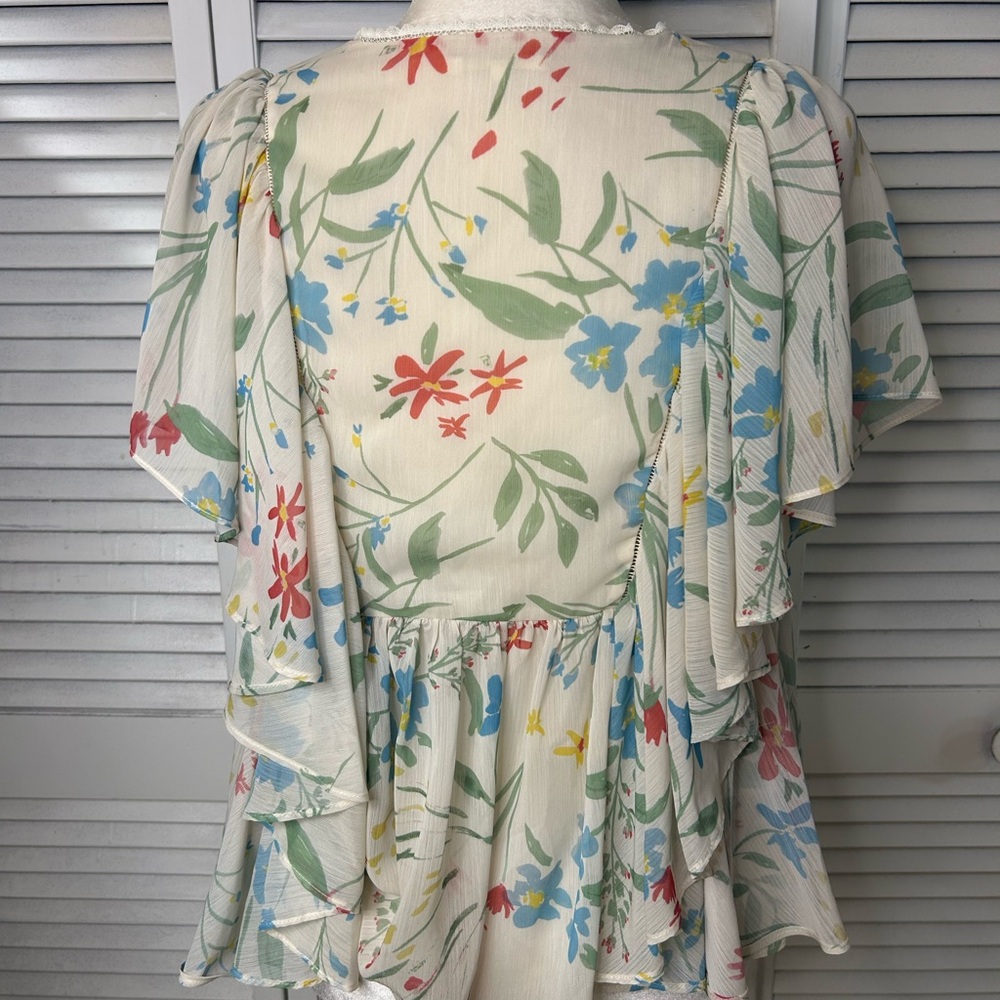 Floral Ruffle V-Neck Top - Picture 4 of 4